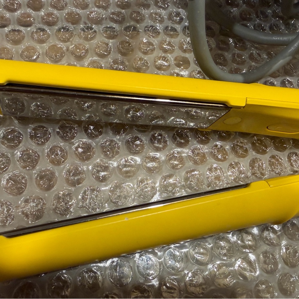 Drybar “The Tress” Vibrant Yellow - Hair Straightener Styling Tool - Picture 4 of 4